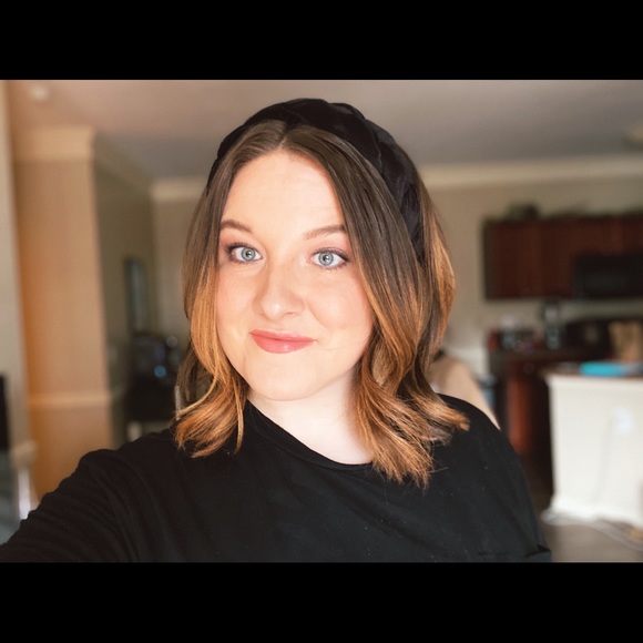 Meet your Posher, Lauren - Picture 1 of 1